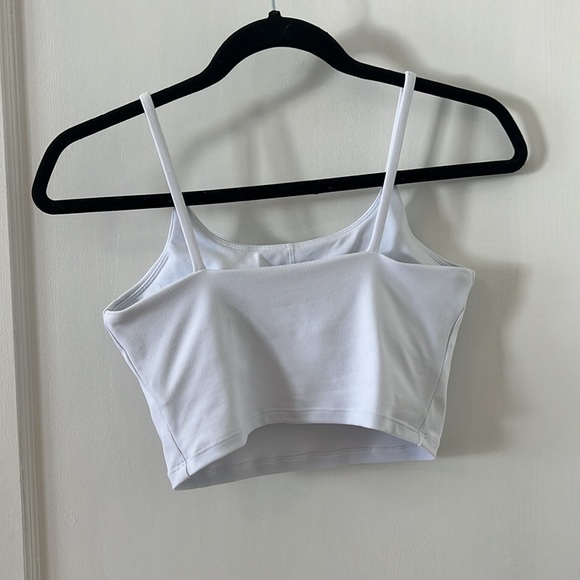 Cropped Active Tank - Picture 2 of 2